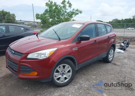 2015 Ford Escape S z USA, uszkodzony, nr VIN 1FMCU0F76FUC01503